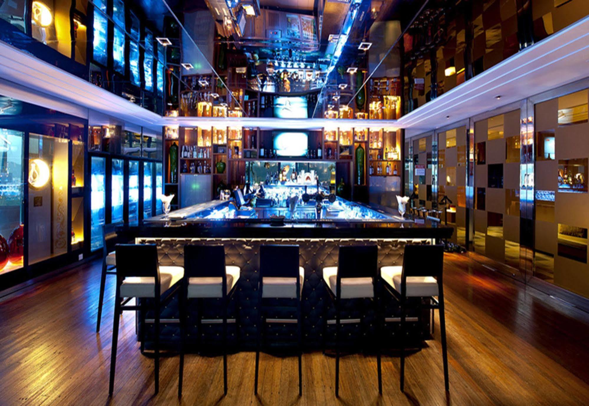 Gtower Hotel Куала-Лумпур Екстер'єр фото The bar at the 1919