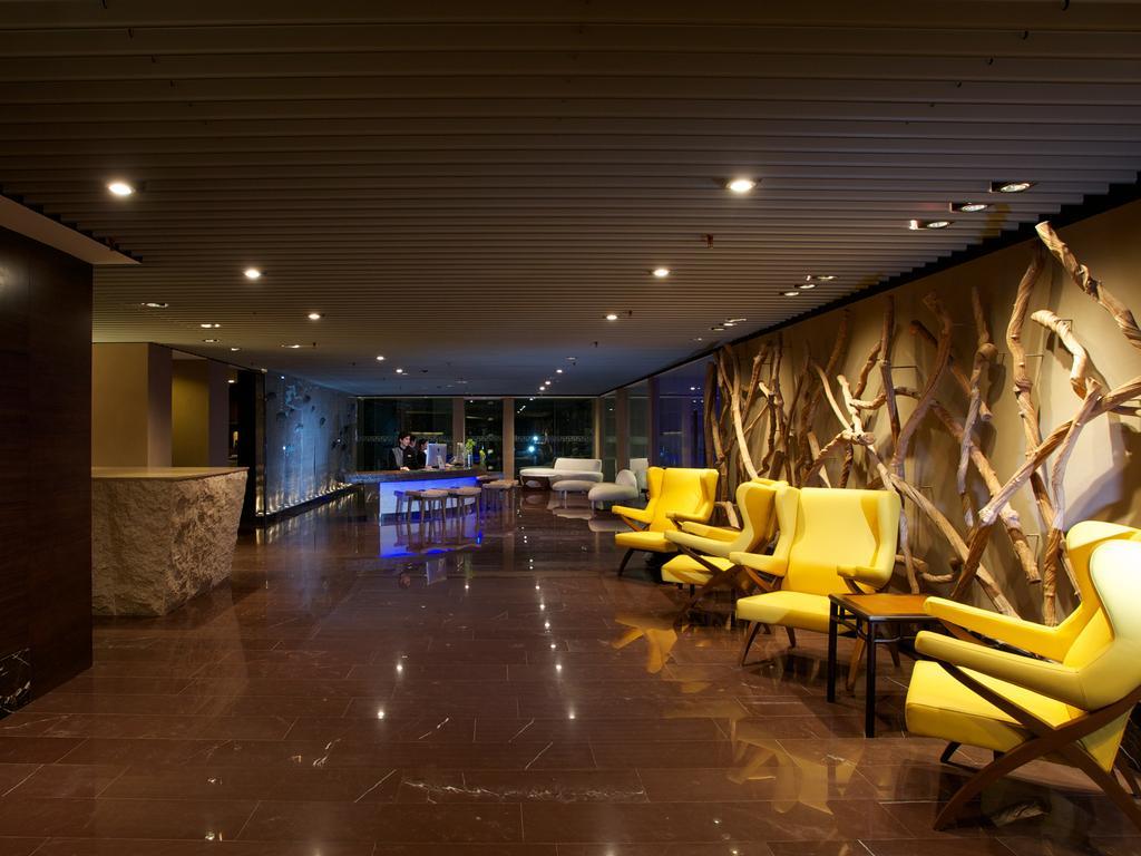 Gtower Hotel Куала-Лумпур Екстер'єр фото The lounge at the airport